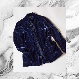 🗝 FREE PEOPLE CRUSHED VELVET BLAZER IN NAVY 🗝